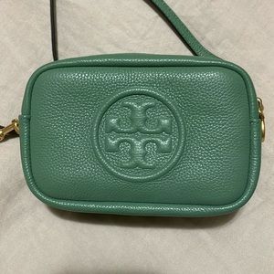 ❤️ BRAND NEW Tory Burch Perry Bombe Mini Leather Crossbody Bag PATINA Green